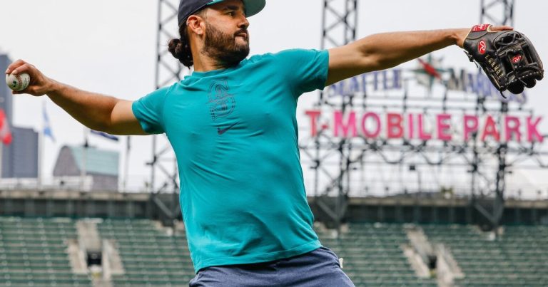 Once Eugenio Suárez boarded the Mariners’ plane, ‘everybody threw a party’