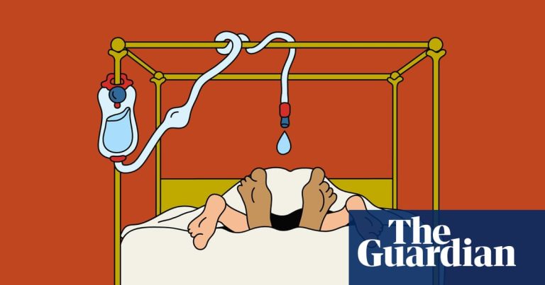 You be the judge: should my boyfriend stop drinking from a water bladder during sex?