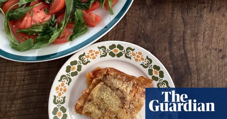 Rachel Roddy’s recipe for Sardinian crispbread lasagne | A kitchen in Rome