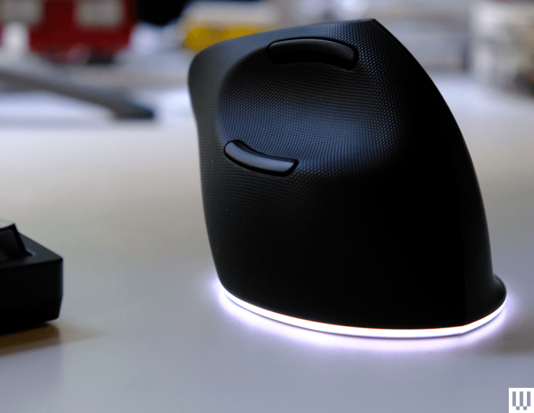 Razer Pro Click V2 Vertical Review: A Hybrid Gaming Mouse