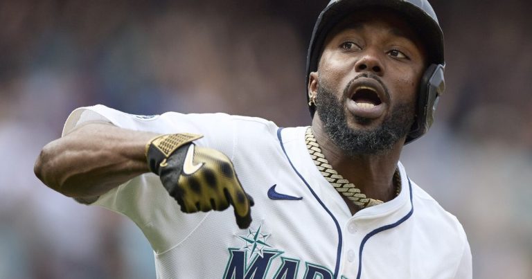 Randy Arozarena’s clutch HR can’t save Mariners in extra-innings loss