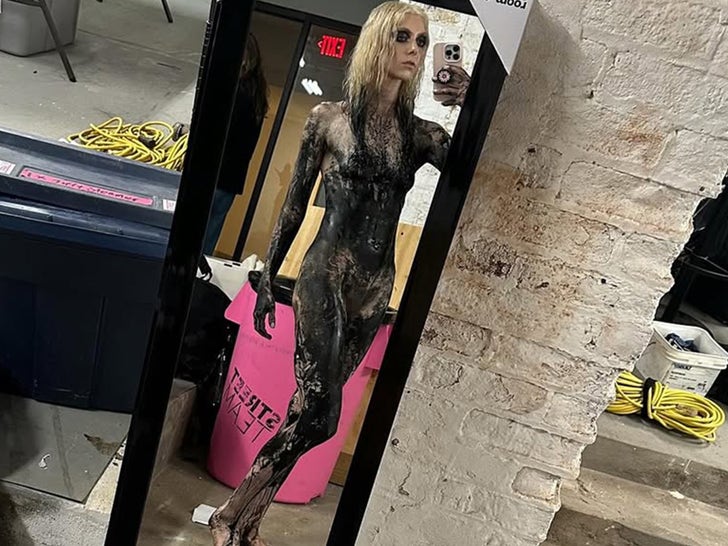 0903-Taylor-Momsen-Nude-Video-Shoot-SUB