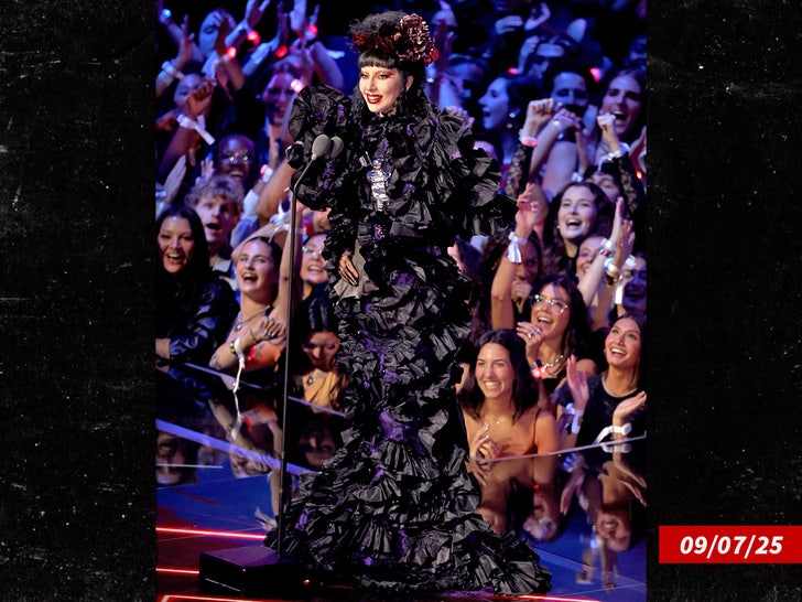 lady gaga sub getty swipe 1