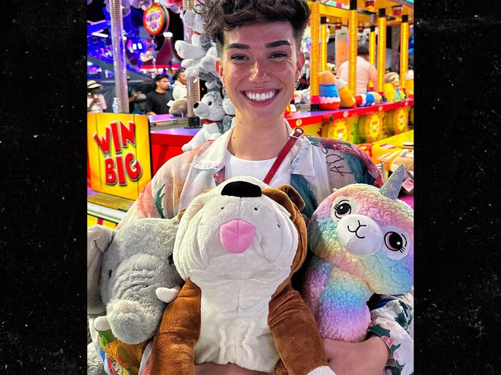 0902-Celebrities-At-The-Fair-Sub1