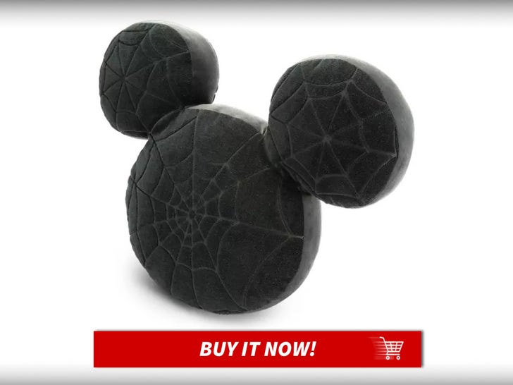 Throw-Pillow-Mickey-And-Minnie-Halloween-MAIN