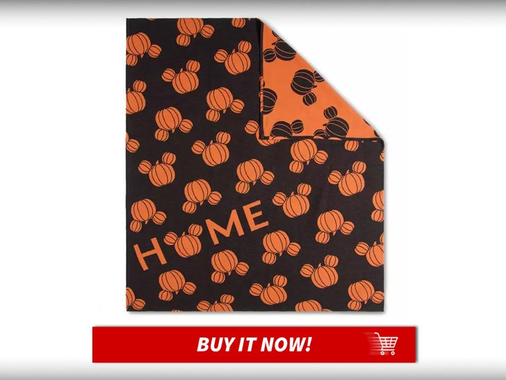 Pumpkin-Throq-Blanket-Mickey-And-Minnie-Halloween-MAIN