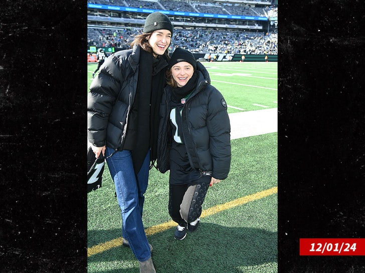 Chloë Grace Moretz & Kate Harrison sub getty swipe 2