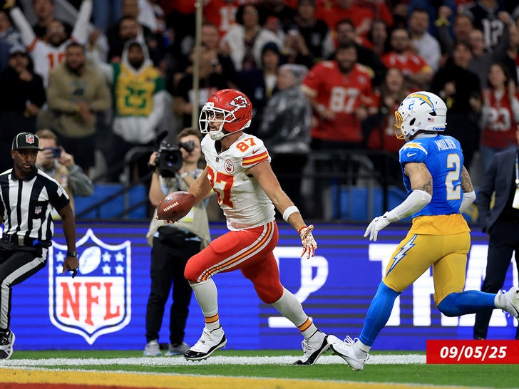 travis kelce sub getty swipe 1