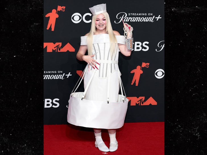 0907-Megan-Stalter-VMA-Fashion-SUB