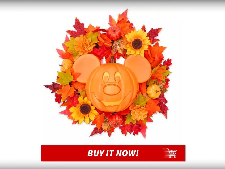 Light-Up-Wreath-Mickey-And-Minnie-Halloween-MAIN