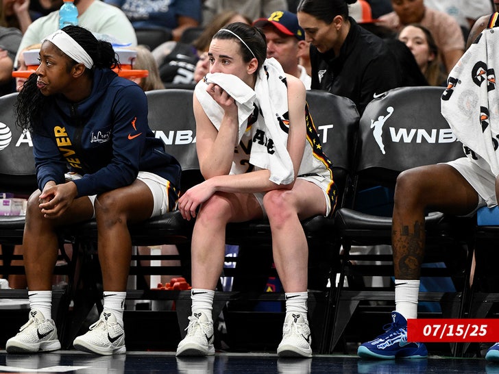 caitlin clark sub getty swipe 2