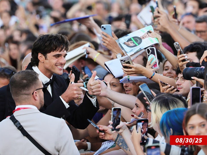 jacob elordi sub getty swipe 2
