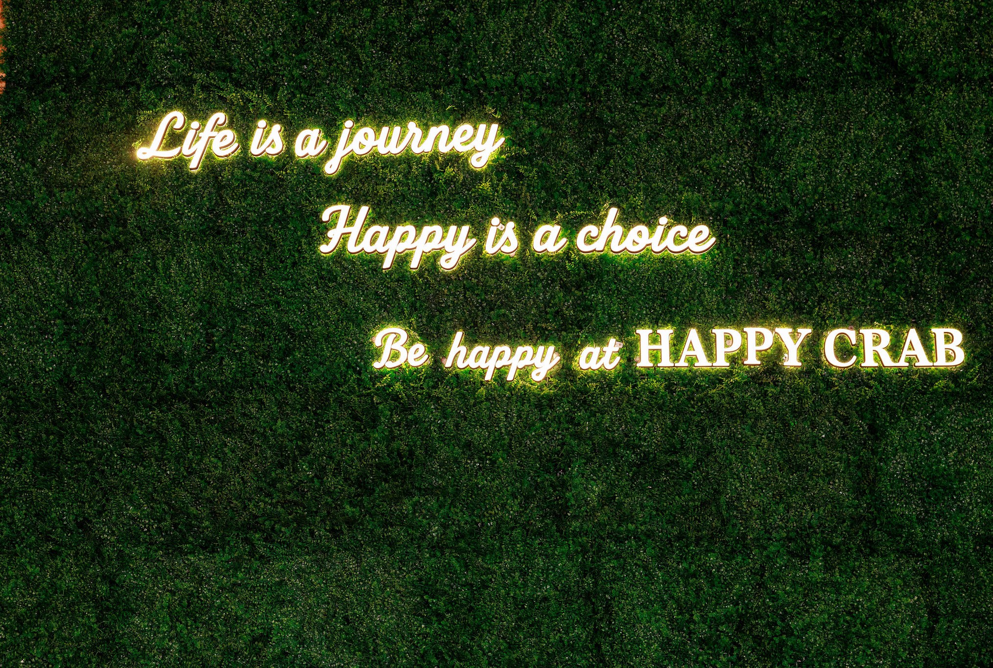 A sign that says “Life is a journey. Happy is a choice. Be happy at HAPPY CRAB.”