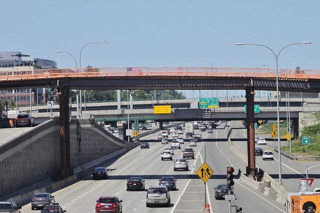 Link construction over I-405