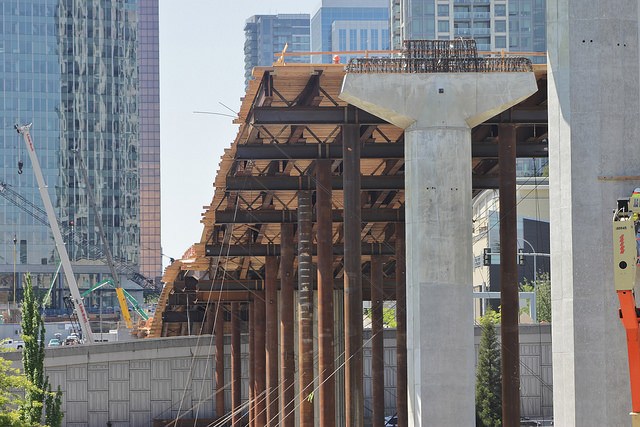 Link construction over I-405